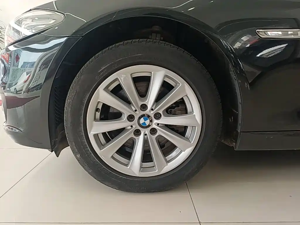 BMW 5 Series — миниатюра 23