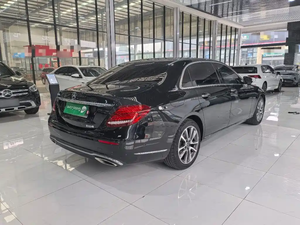 Mercedes-Benz E-Class — миниатюра 7