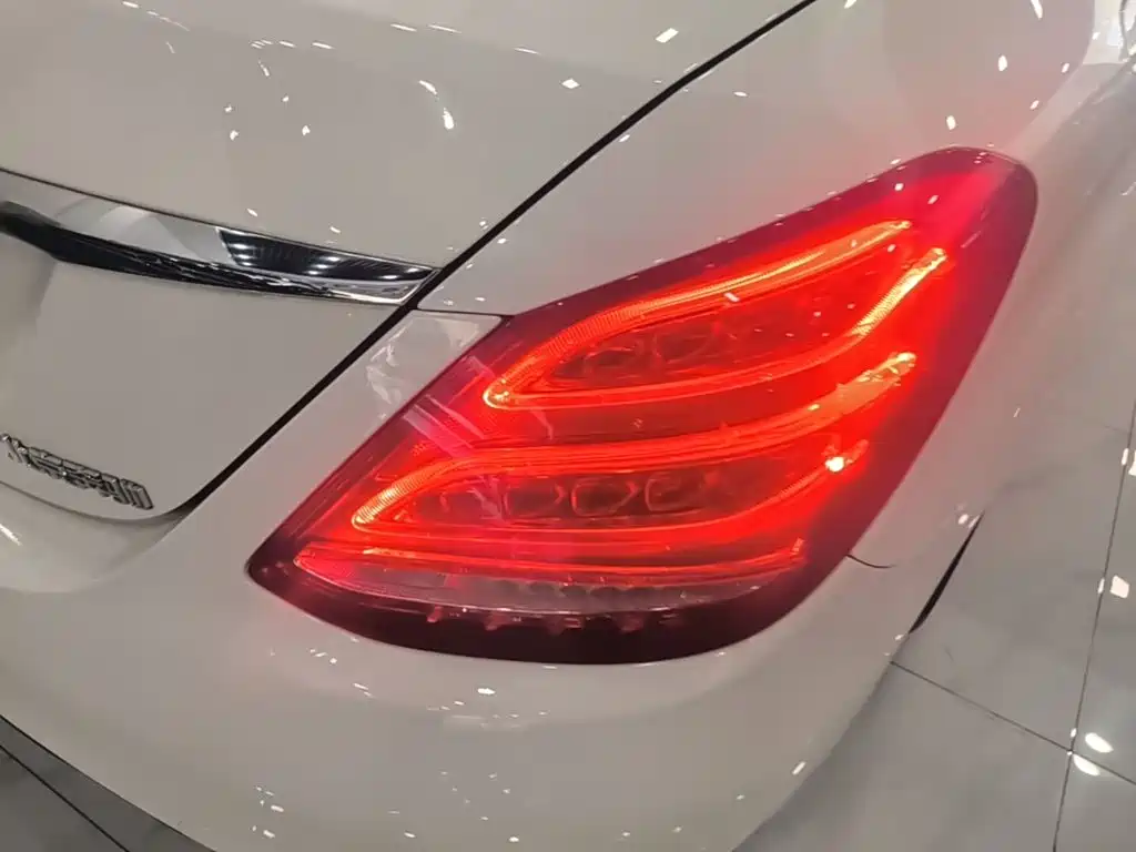 Mercedes-Benz C-Class — миниатюра 8