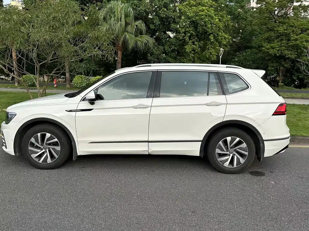 Volkswagen Tiguan L PHEV — миниатюра 4