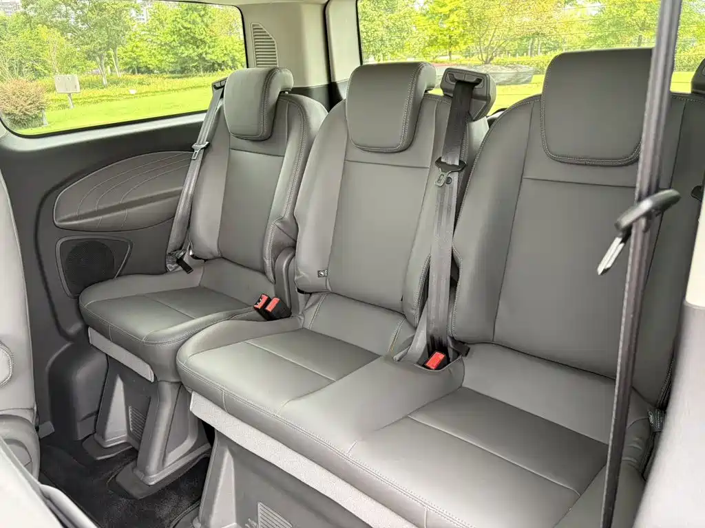 Ford Tourneo — миниатюра 8