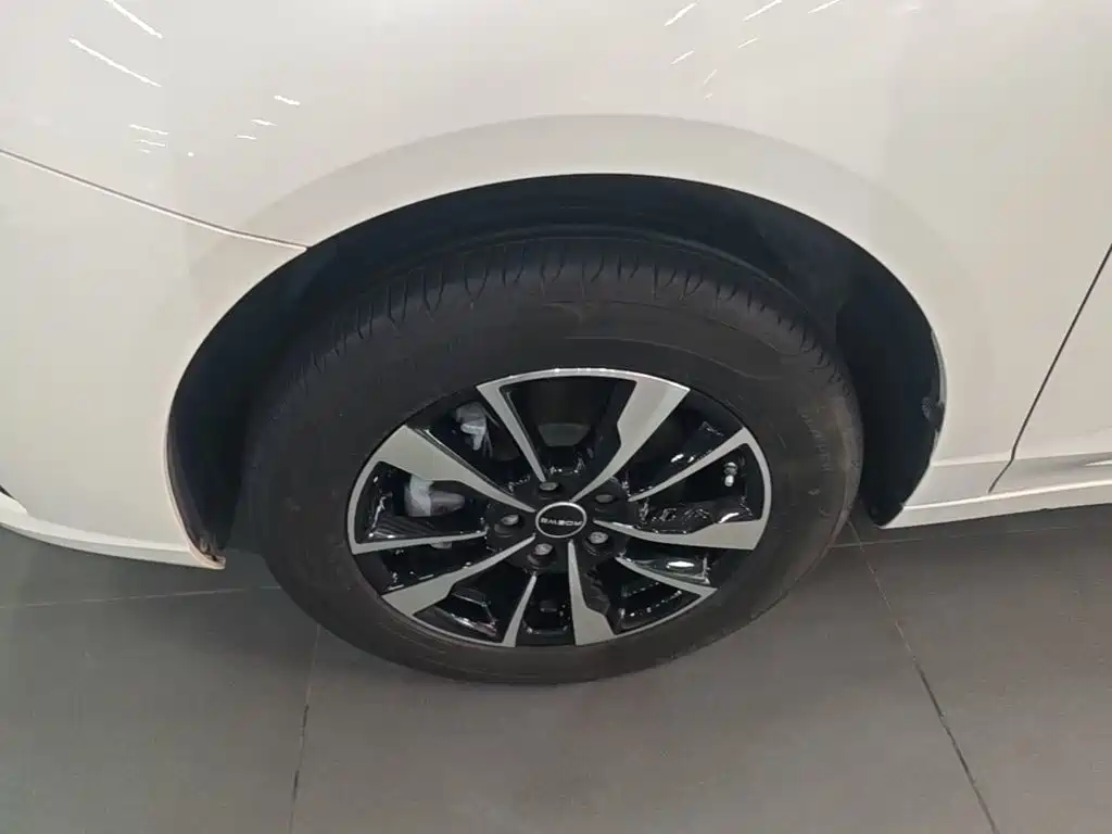Roewe Ei5 — миниатюра 23