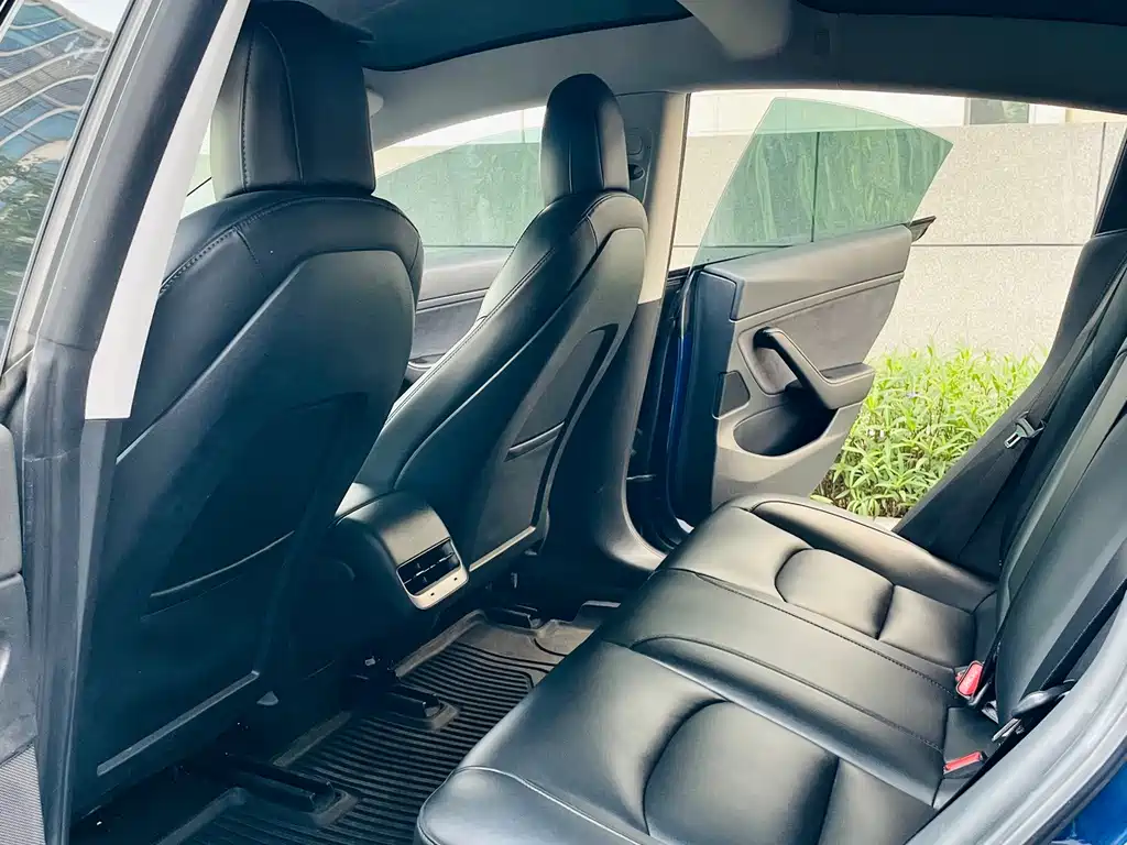 Tesla Model 3 — миниатюра 12