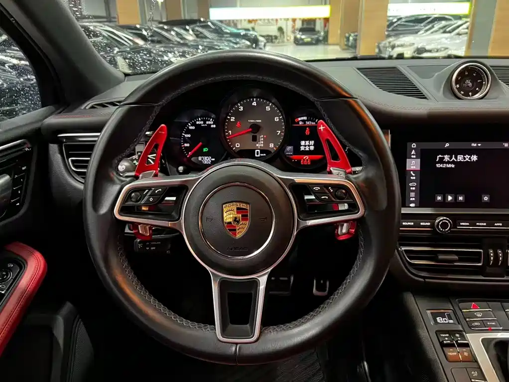 Porsche Macan — миниатюра 7