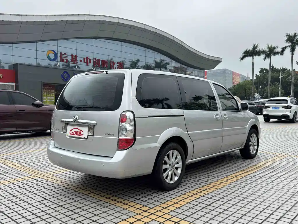 Buick GL8 — миниатюра 8