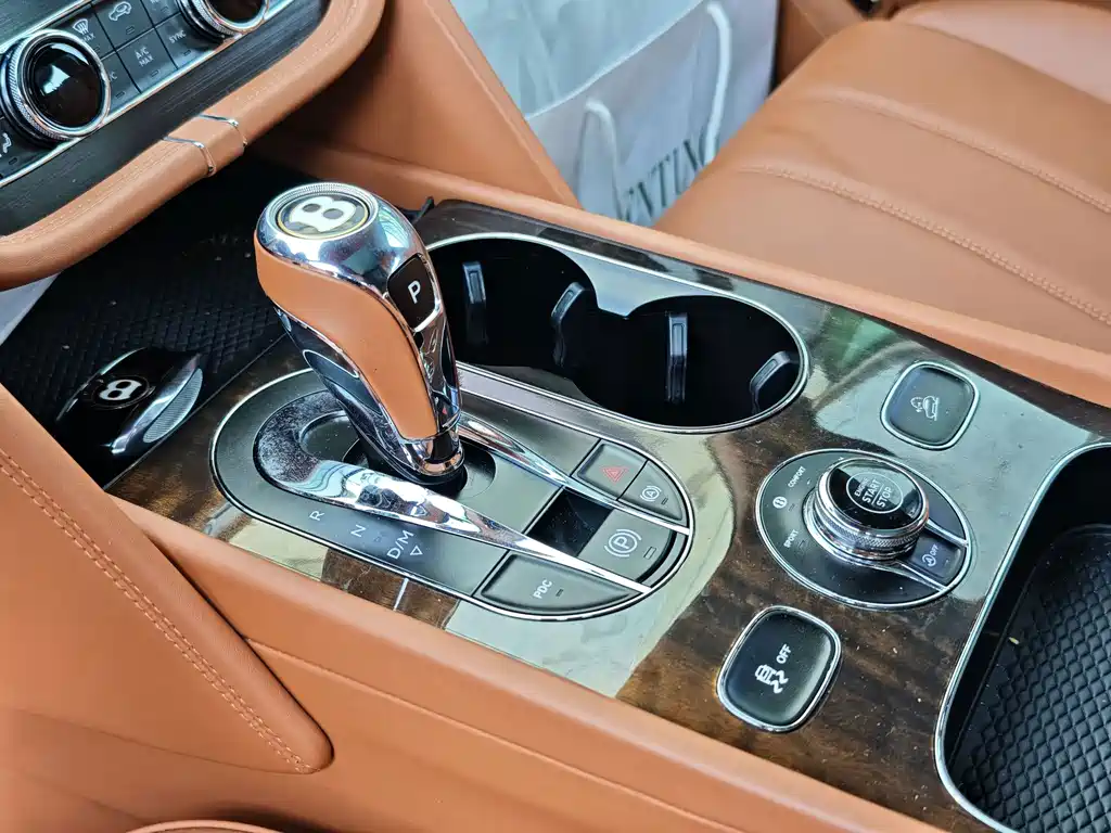 Bentley Bentayga — миниатюра 19