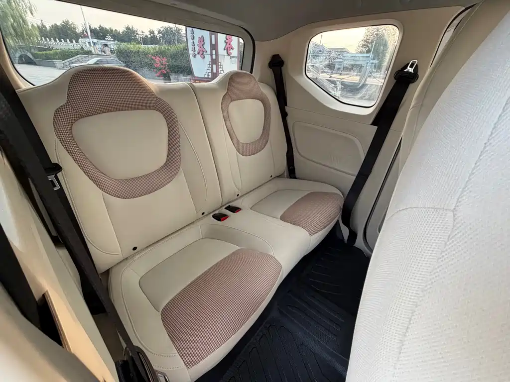 Wuling MINIEV — миниатюра 8
