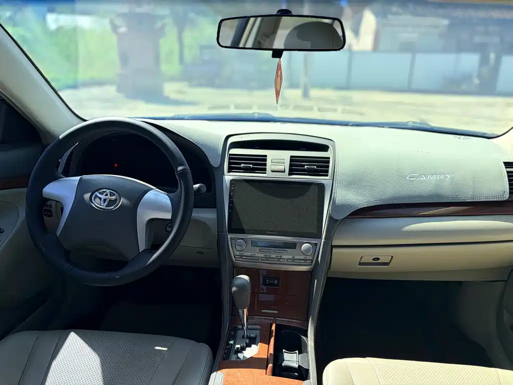Toyota Camry — миниатюра 10