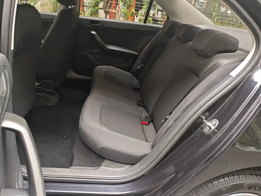 Volkswagen Santana — миниатюра 17