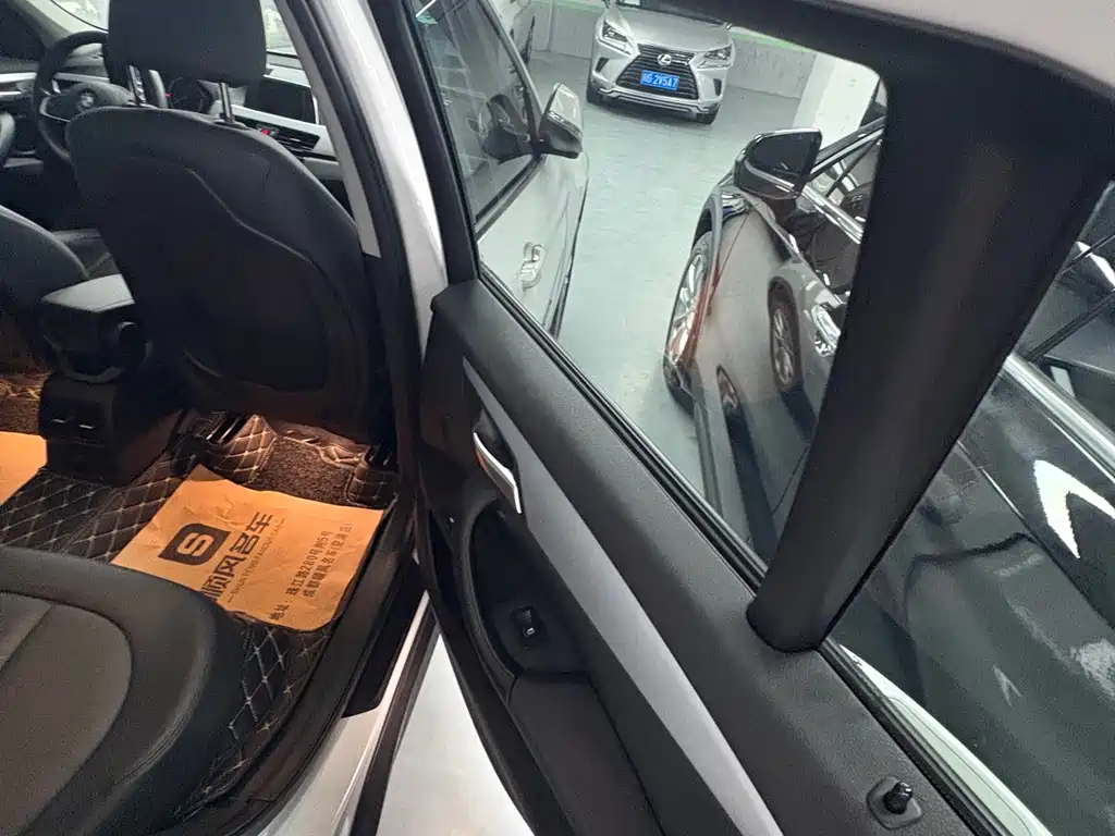 BMW X1 — миниатюра 10