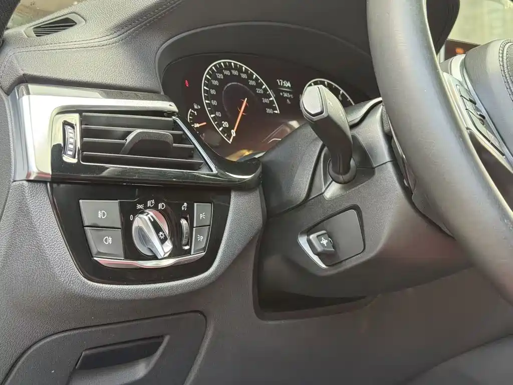 BMW 5 Series — миниатюра 8