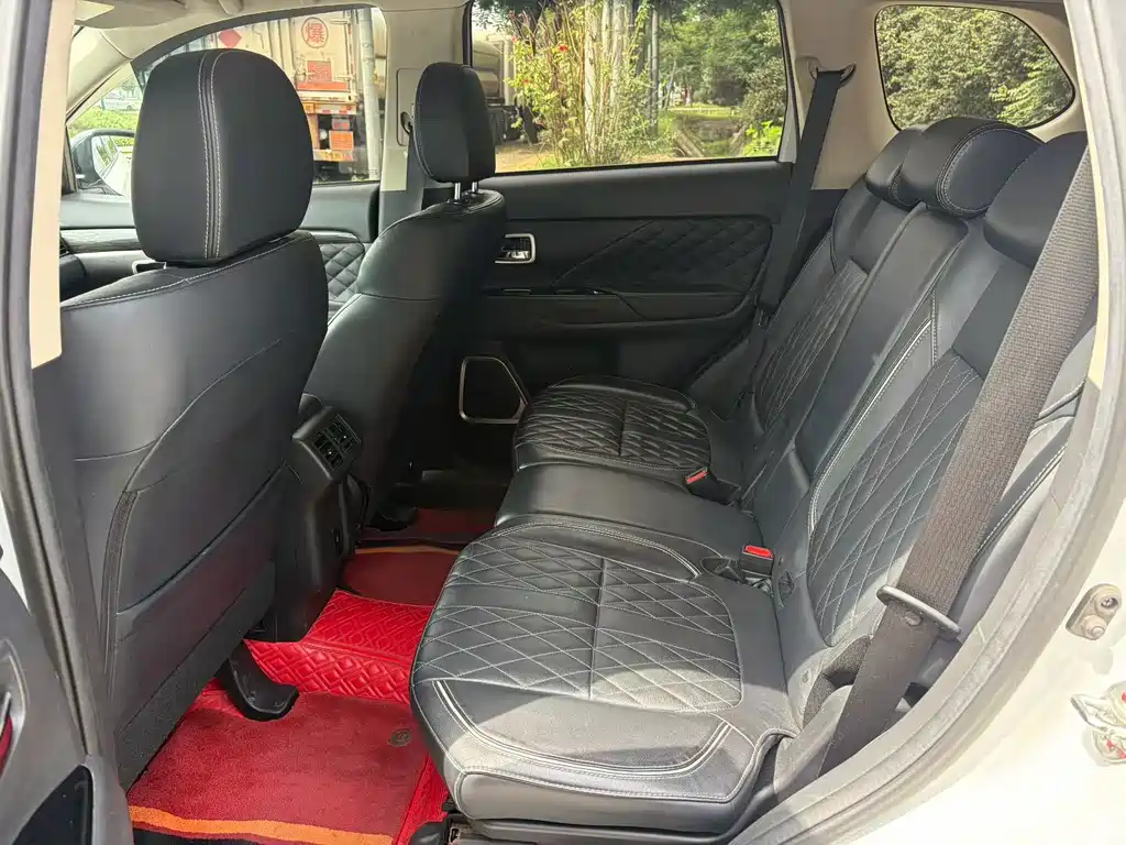 Mitsubishi Outlander — миниатюра 8