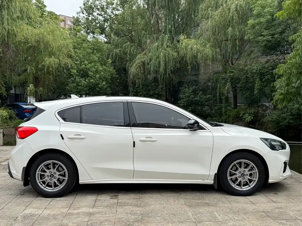 Ford Focus — миниатюра 8