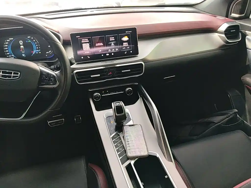 Geely Binyue — миниатюра 13