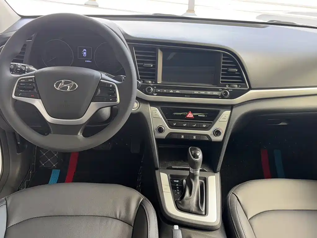 Hyundai Elantra — миниатюра 10
