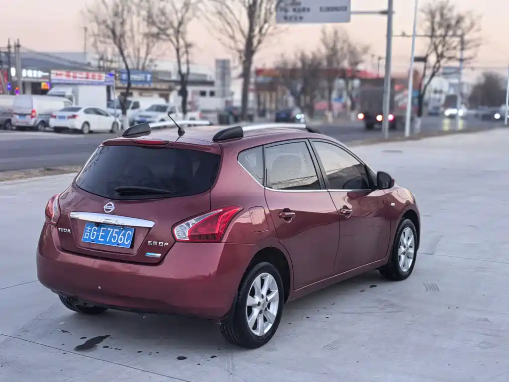 Nissan Tiida 2011 1.6L CVT Comfort