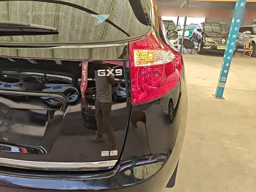 Geely Haoqing SUV — миниатюра 8