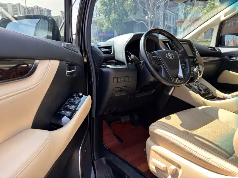 Toyota Alphard 2019 2.5L Luxury