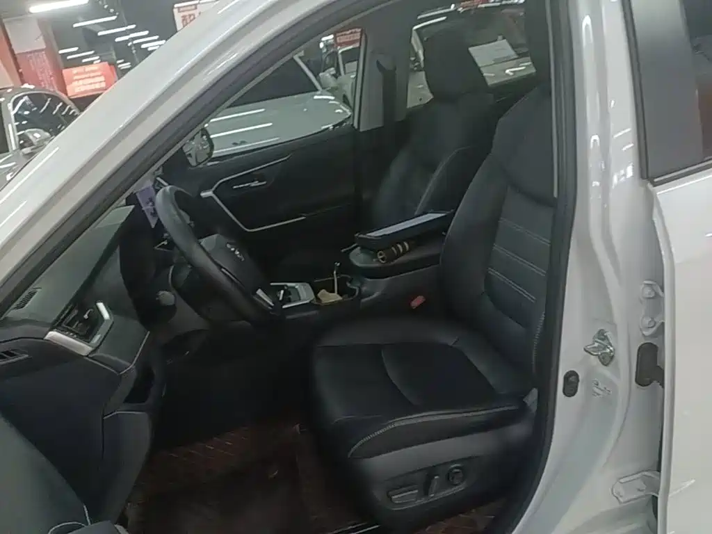 Toyota RAV4 — миниатюра 15