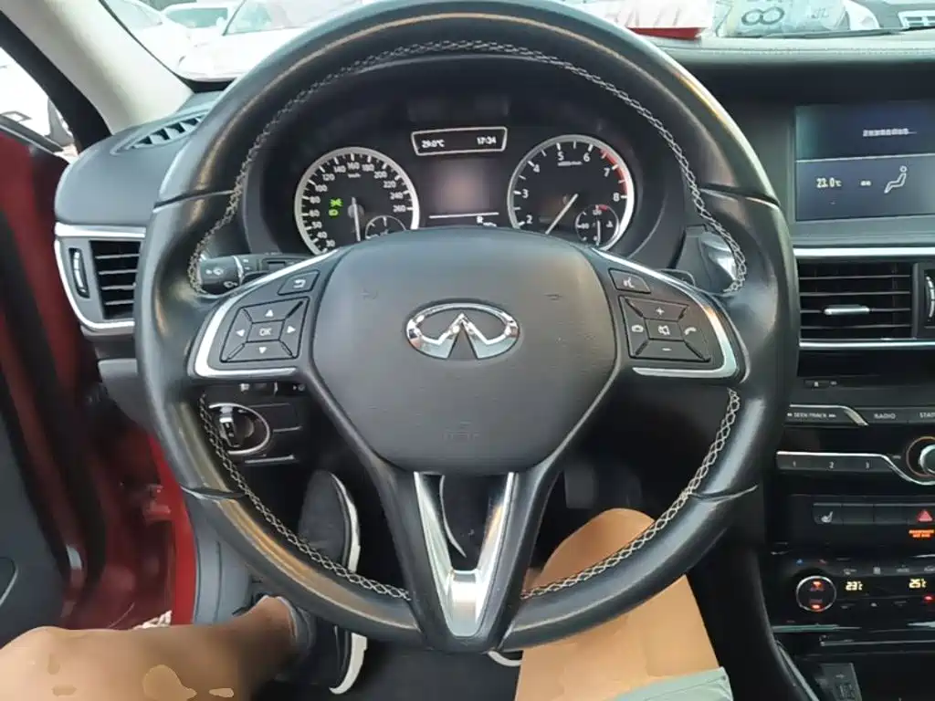 Infiniti QX30 — миниатюра 11