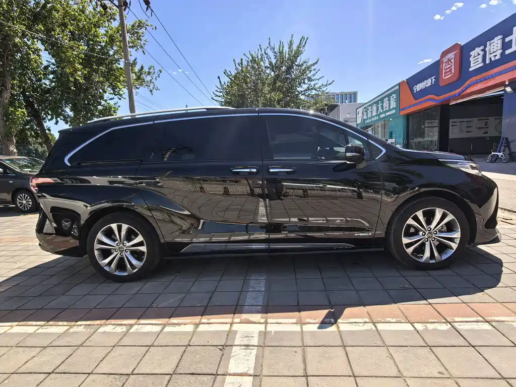 Toyota Sienna — миниатюра 30