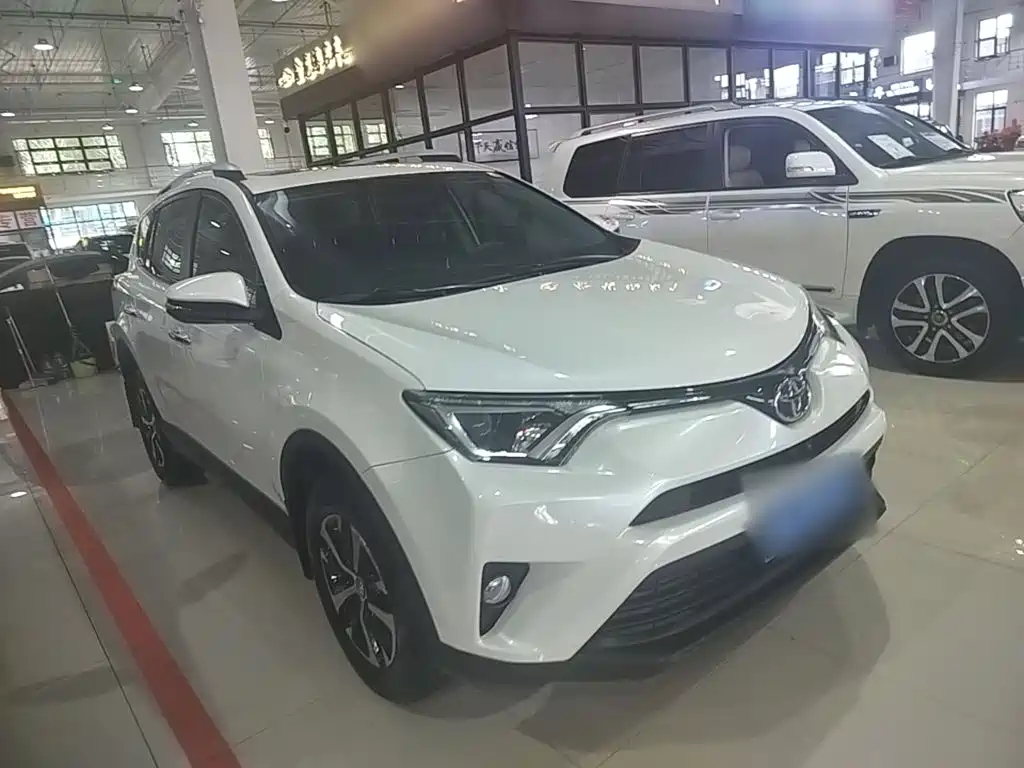 Toyota RAV4 — миниатюра 4