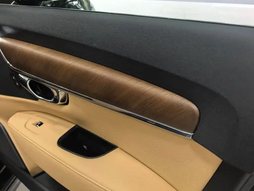 Volvo S90 — миниатюра 23