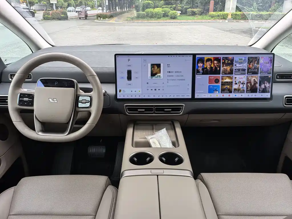 Li Auto MEGA 2025 Home