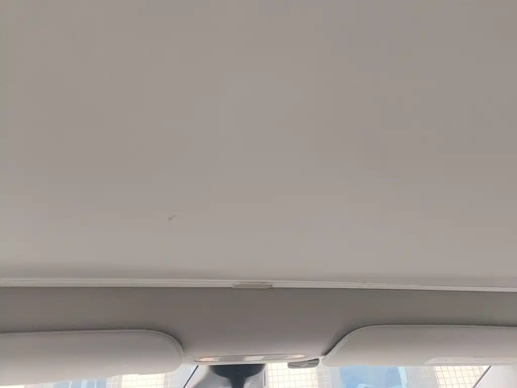 Tesla Model Y — миниатюра 14