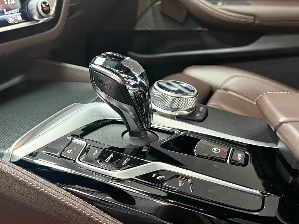 BMW 5 Series (Import) — миниатюра 12