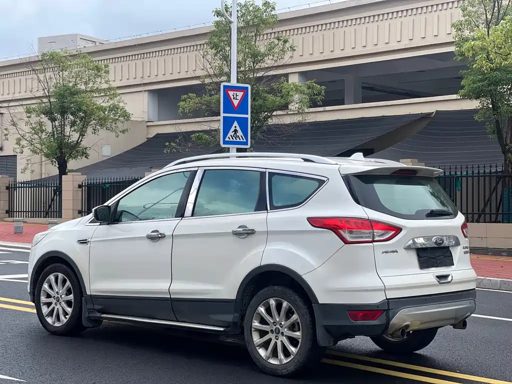 Ford Kuga — миниатюра 7