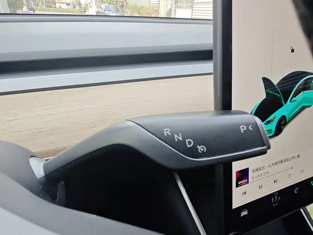 Tesla Model 3 — миниатюра 14