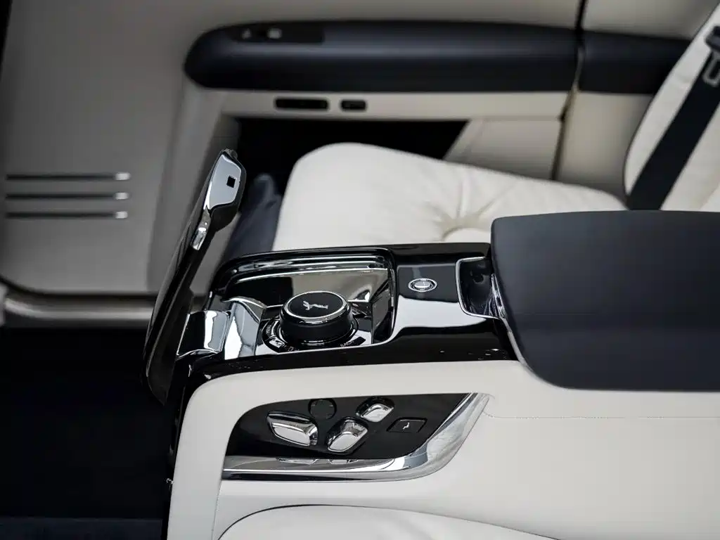 Rolls-Royce Ghost — миниатюра 13