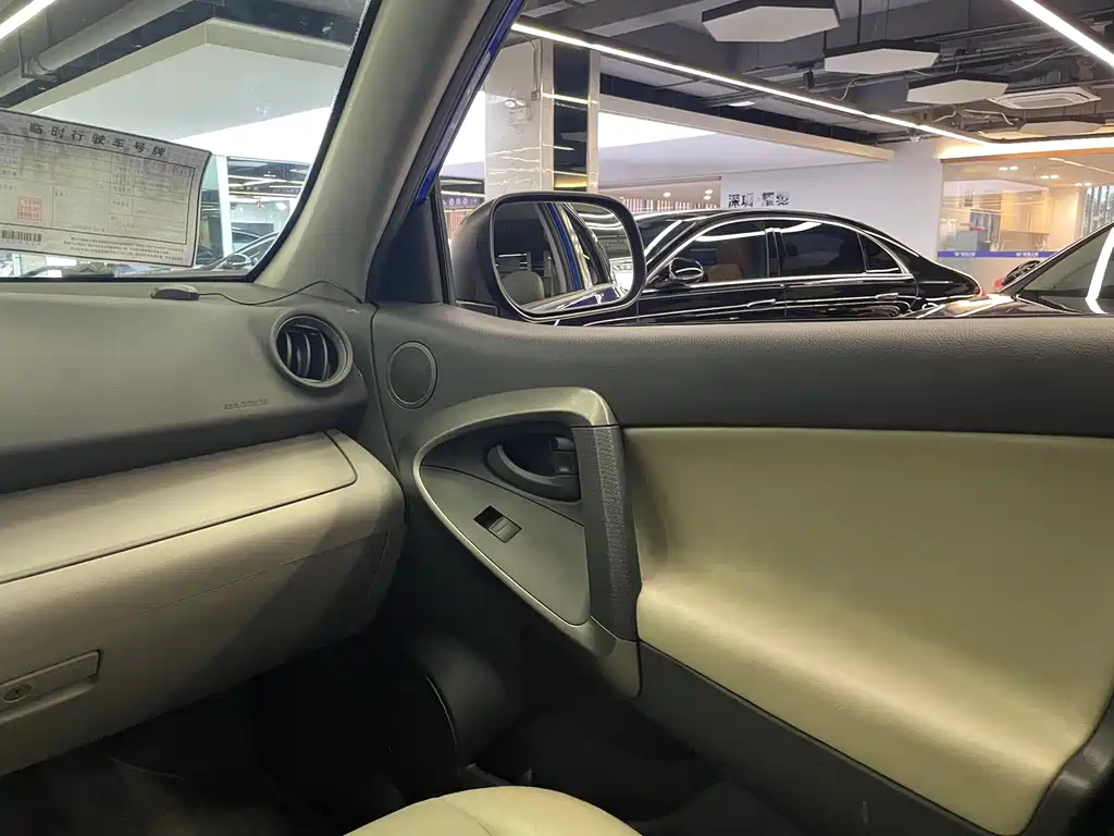 Toyota RAV4 — миниатюра 22