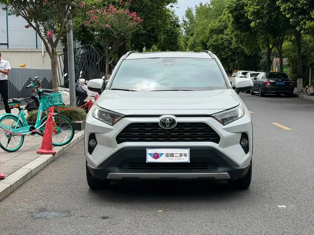 Toyota RAV4 — миниатюра 2