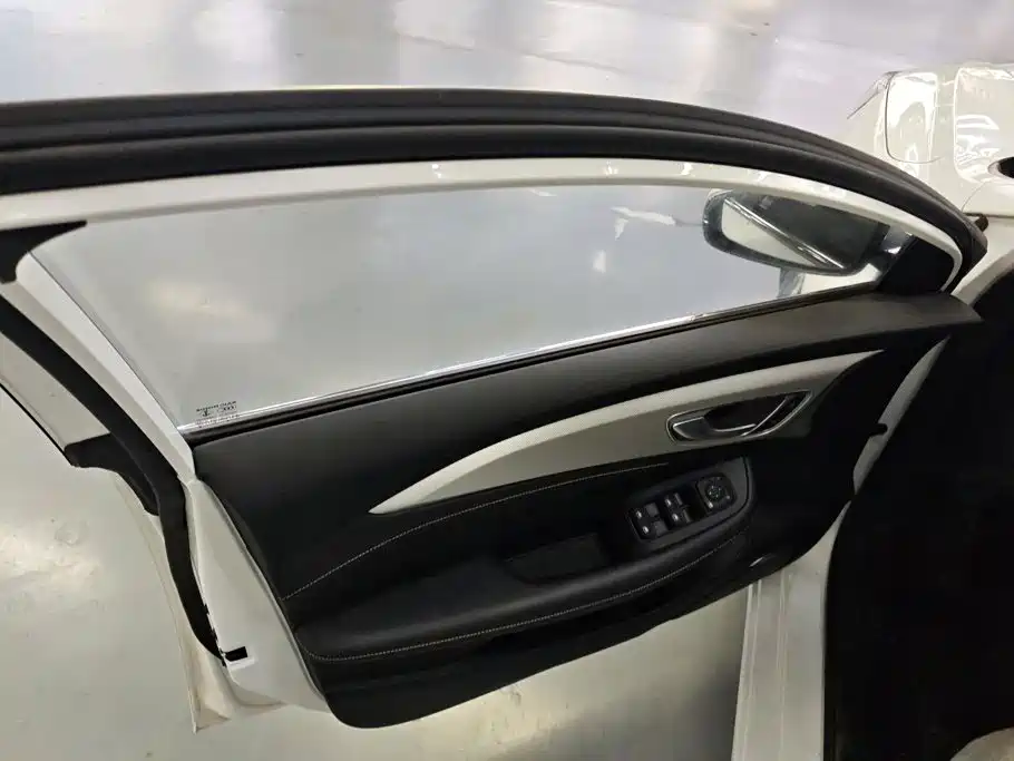 Roewe i6 MAX New Energy — миниатюра 7