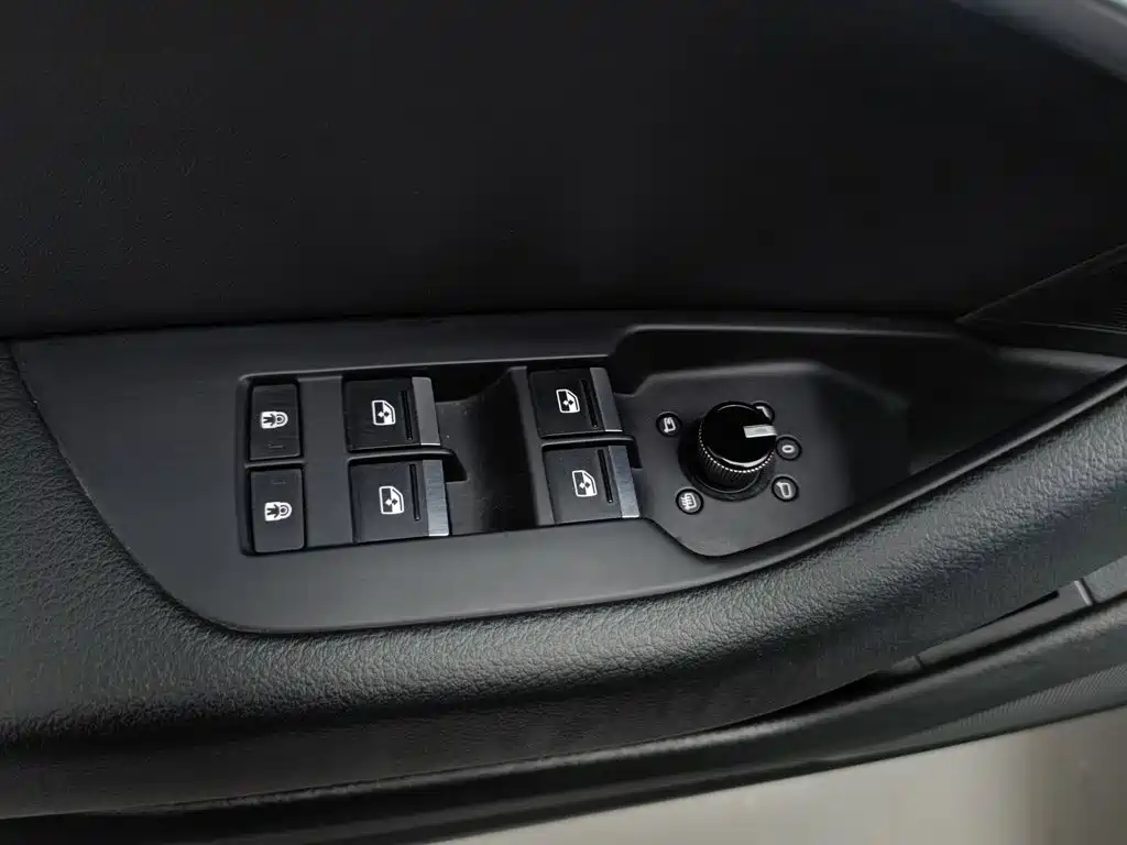 Audi A6L — миниатюра 9
