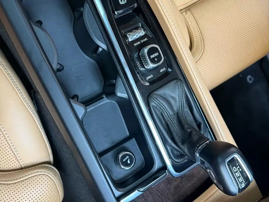 Volvo XC90 — миниатюра 5