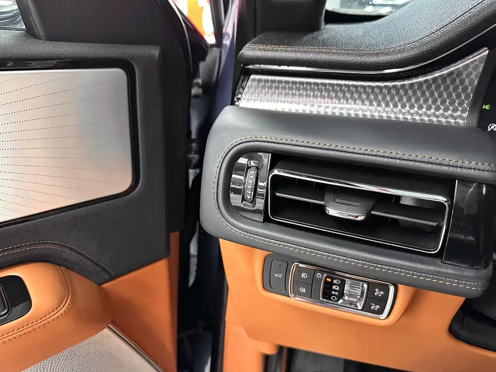 Lincoln Aviator — миниатюра 19