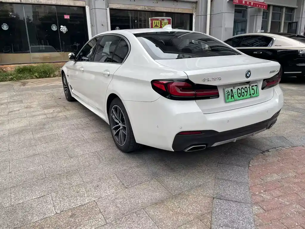 BMW 5 Series New Energy — миниатюра 9