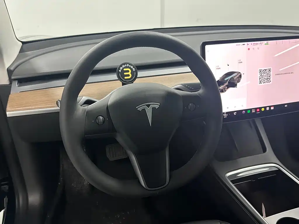Tesla Model 3 — миниатюра 9