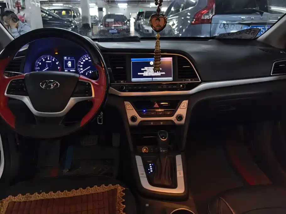 Hyundai Elantra — миниатюра 12