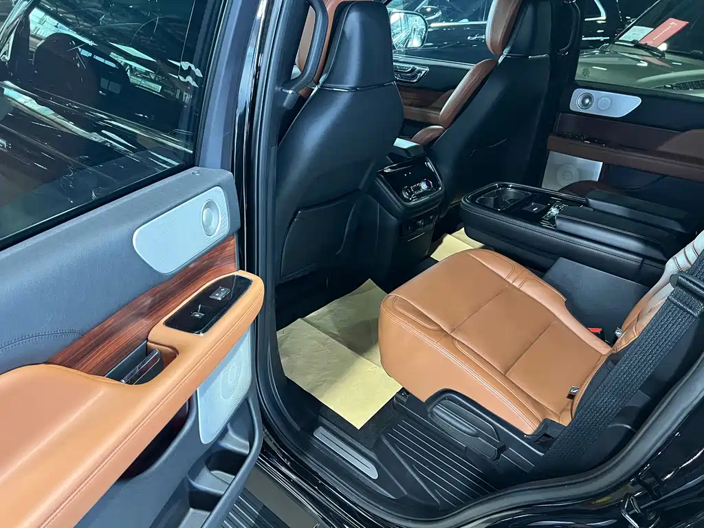 Lincoln Navigator — миниатюра 9