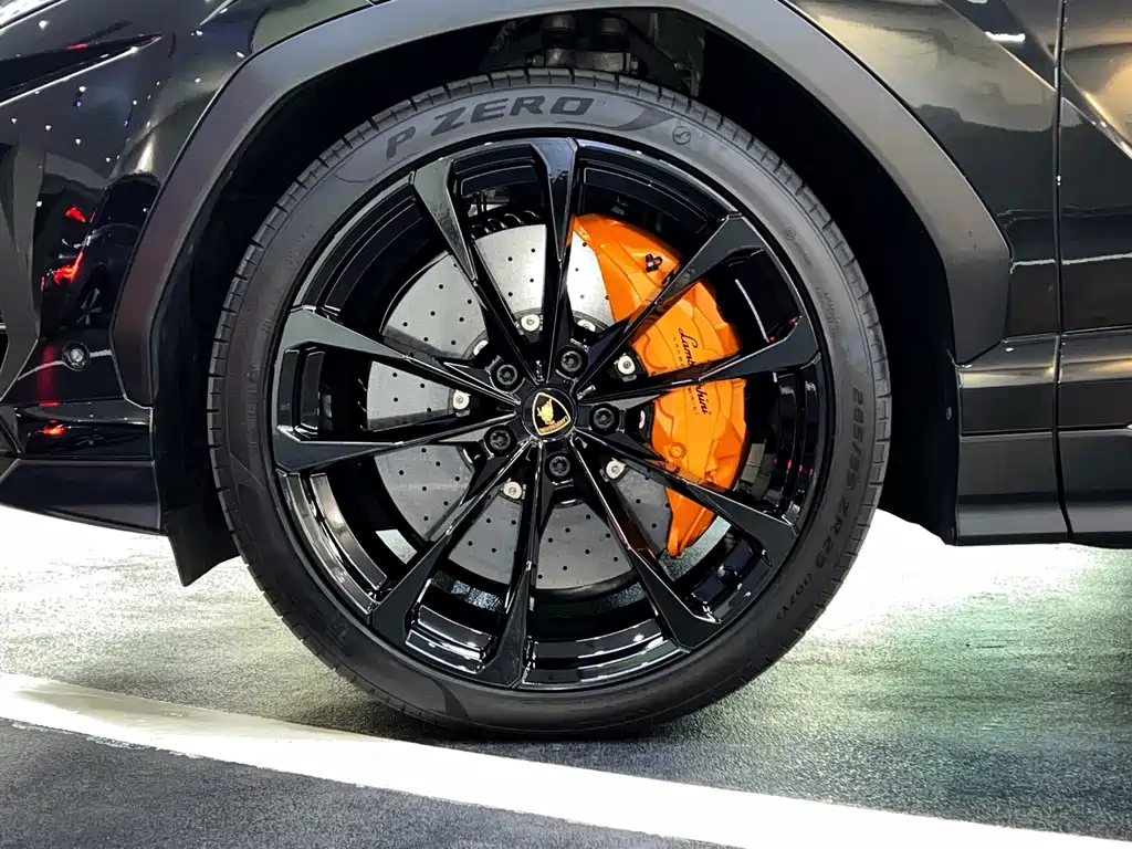 Lamborghini Urus — миниатюра 21