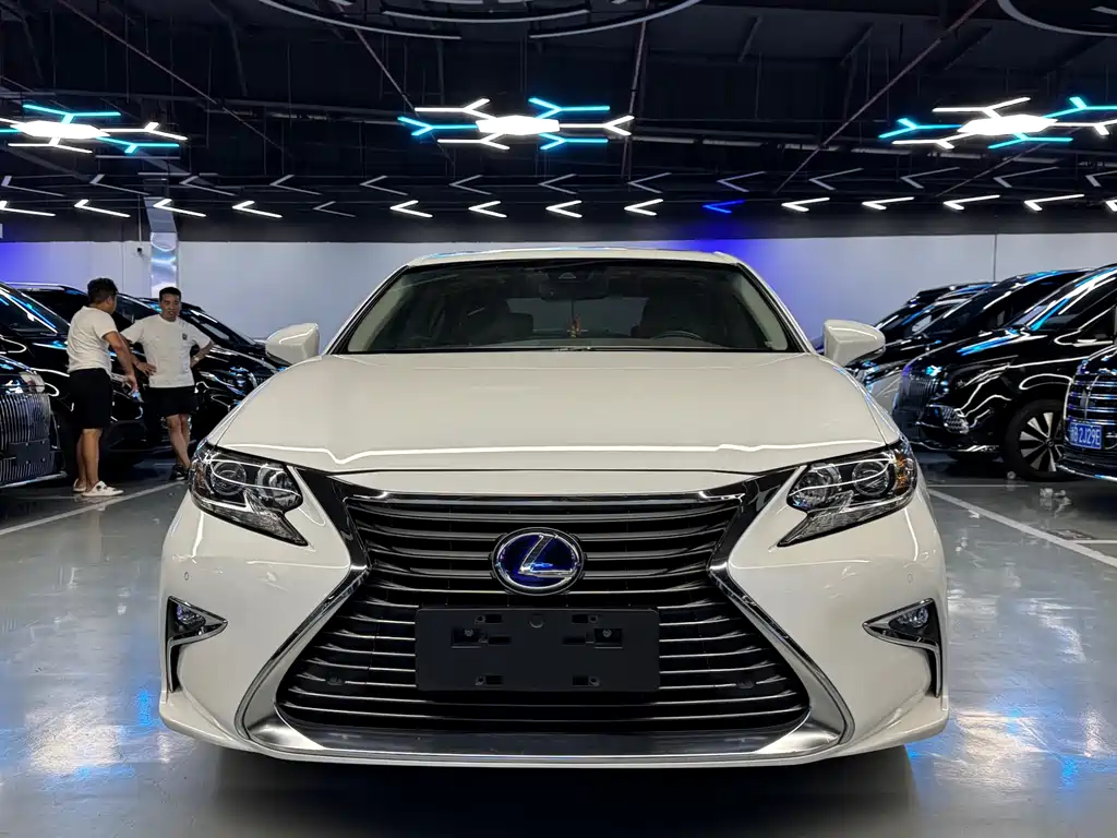 LEXUS  ES