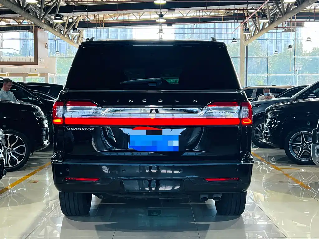 Lincoln Navigator — миниатюра 18