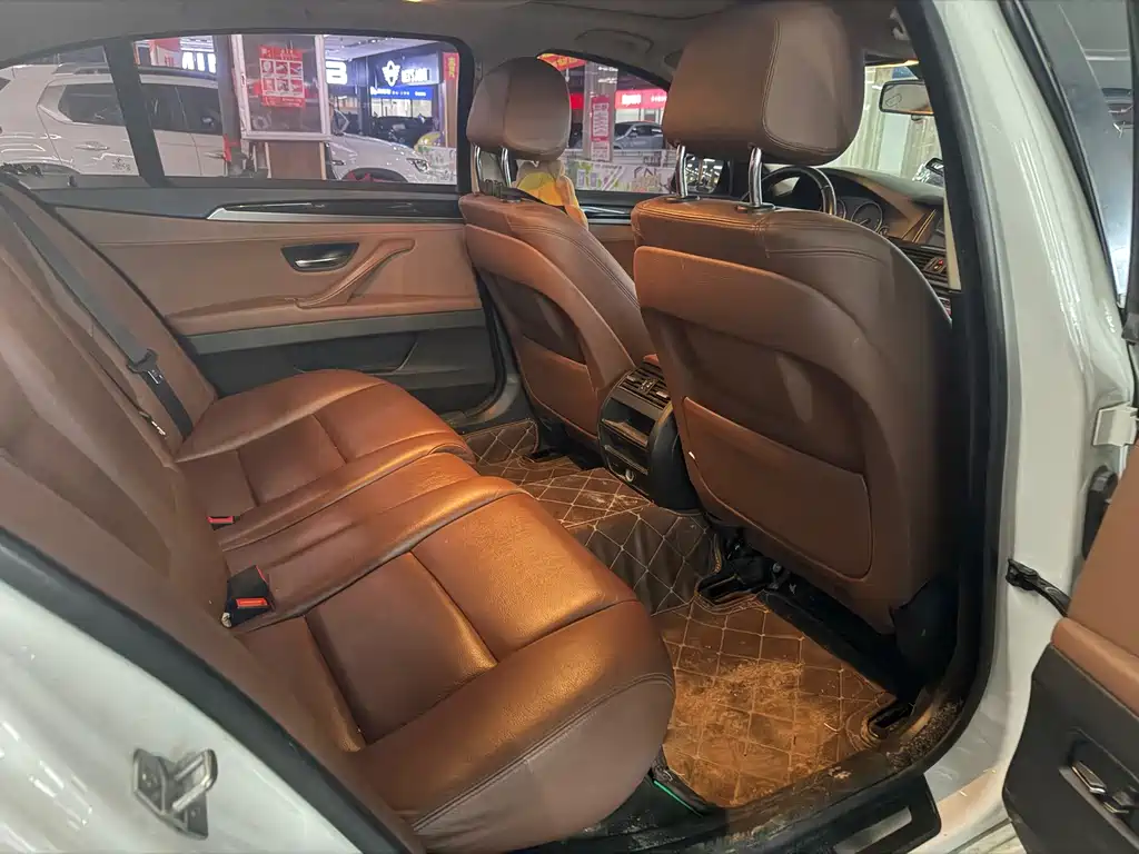 BMW 5 Series — миниатюра 5