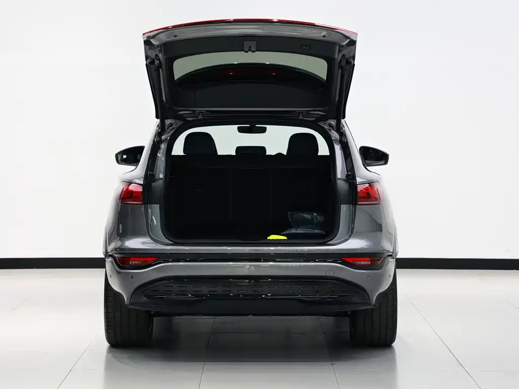 Audi Q6L e-tron — миниатюра 12