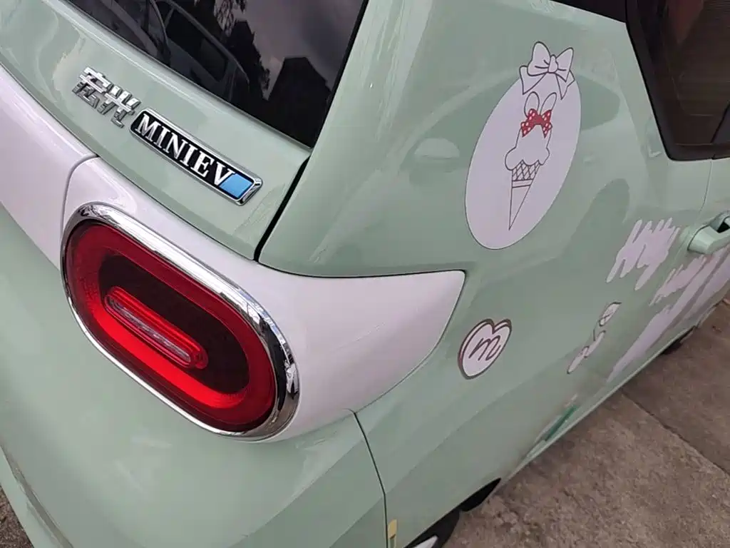 Wuling MINIEV — миниатюра 8