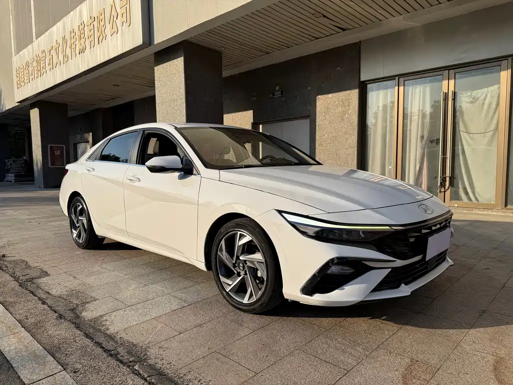 Hyundai Elantra — миниатюра 3